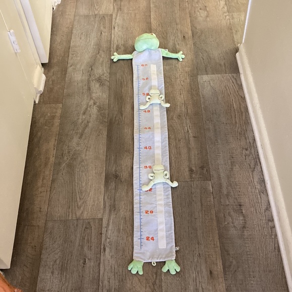 Noukie’s Growth Chart 2 Frogs - One trimmed blue & the other trimmed pink - Picture 6 of 14